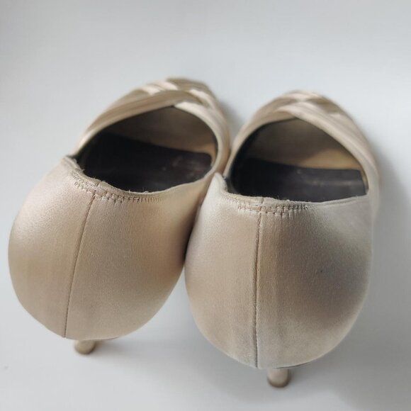 Elegant Salvatore Ferragamo Satin Heel - Picture 6 of 8